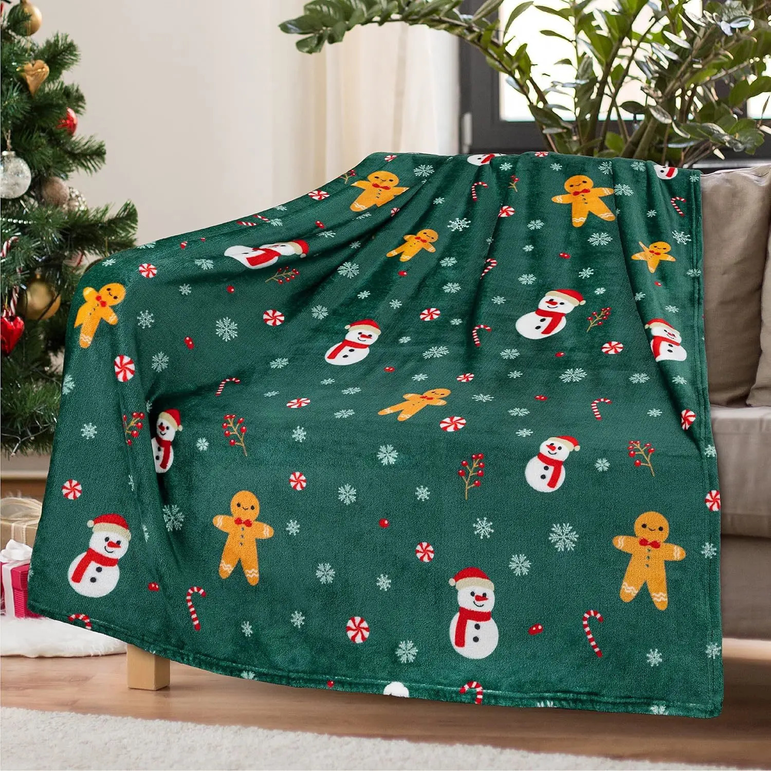 Customized Christmas gingerbread throw blanket 124 Green holiday Christmas wool blanket 124 Warm winter cottage throw 241024
