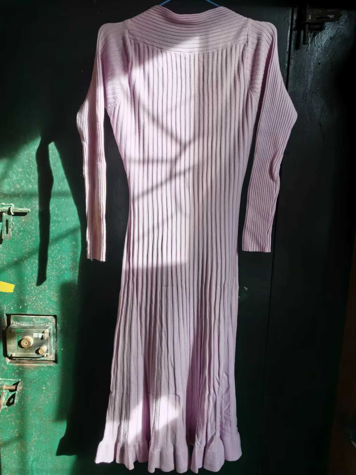 Winter pregnant womens slim fit dress elegant solid color long sleeved O-neck soft and comfortable pregnant womens sweater knitted dress W241026