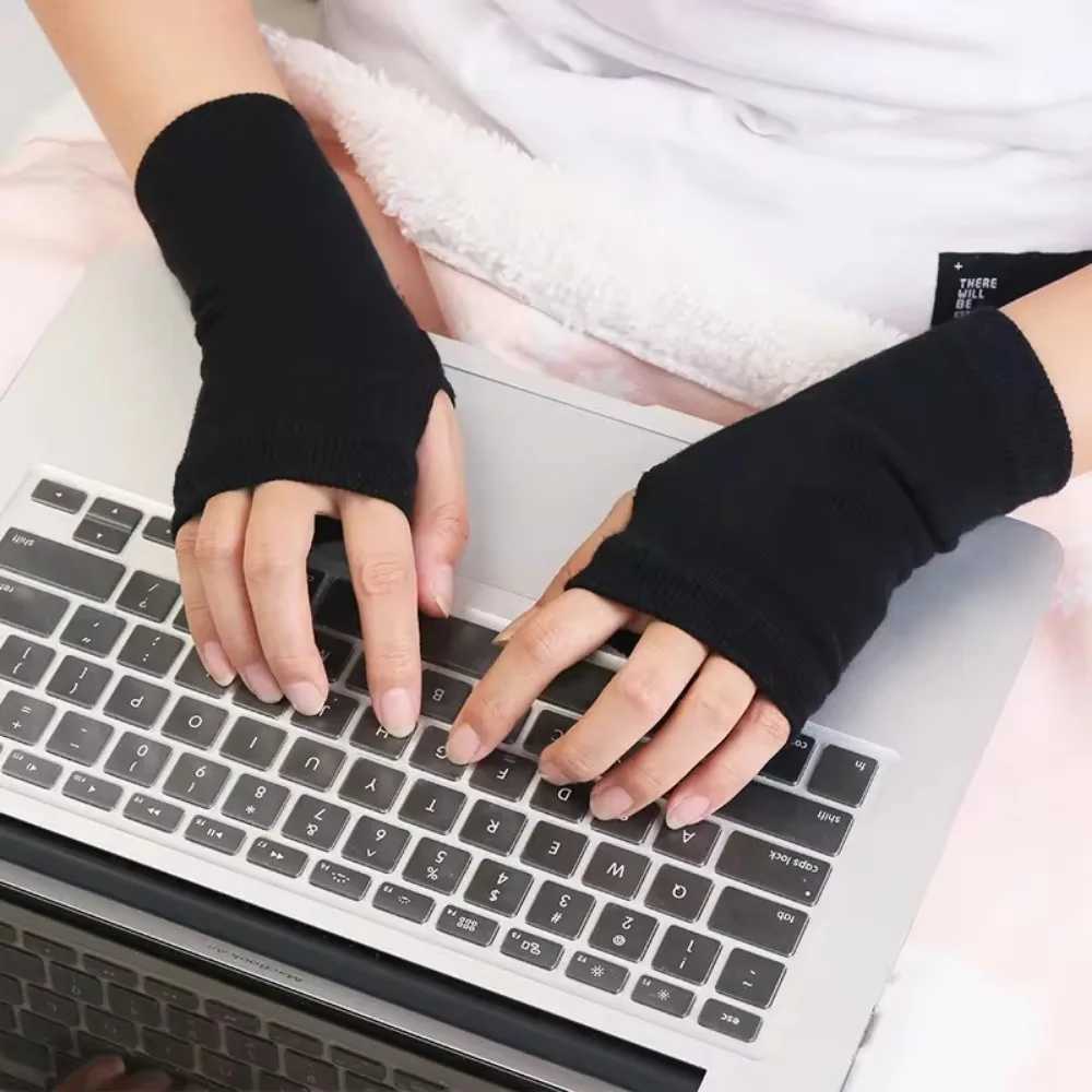 Womens short finger Gs role-playing gloves unisex sleeves warm mens fashion warm cuffs anime Gs role-playing studio W241026
