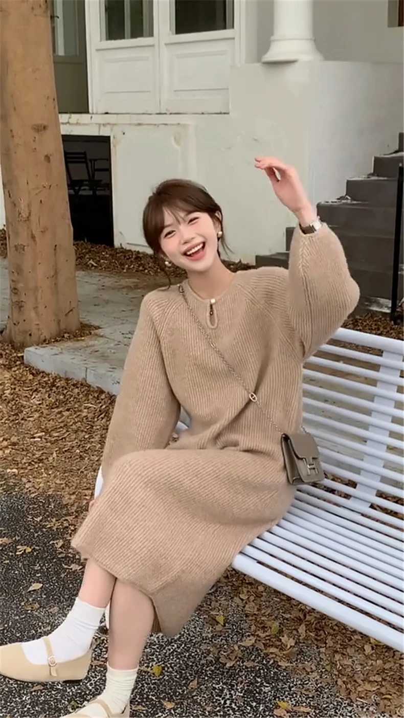 High quality long sleeved V-neck knitted dress for pregnant women in autumn and winter plus size maternity sweater W241026