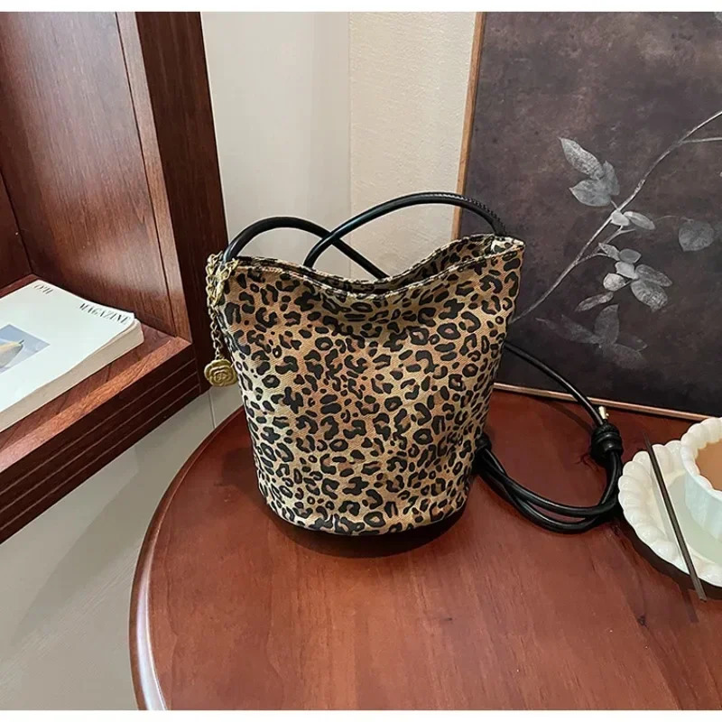 Leopard Print Womens Autumn Niche Fashion Shoulder Bag Super Cross Body Bag 241025