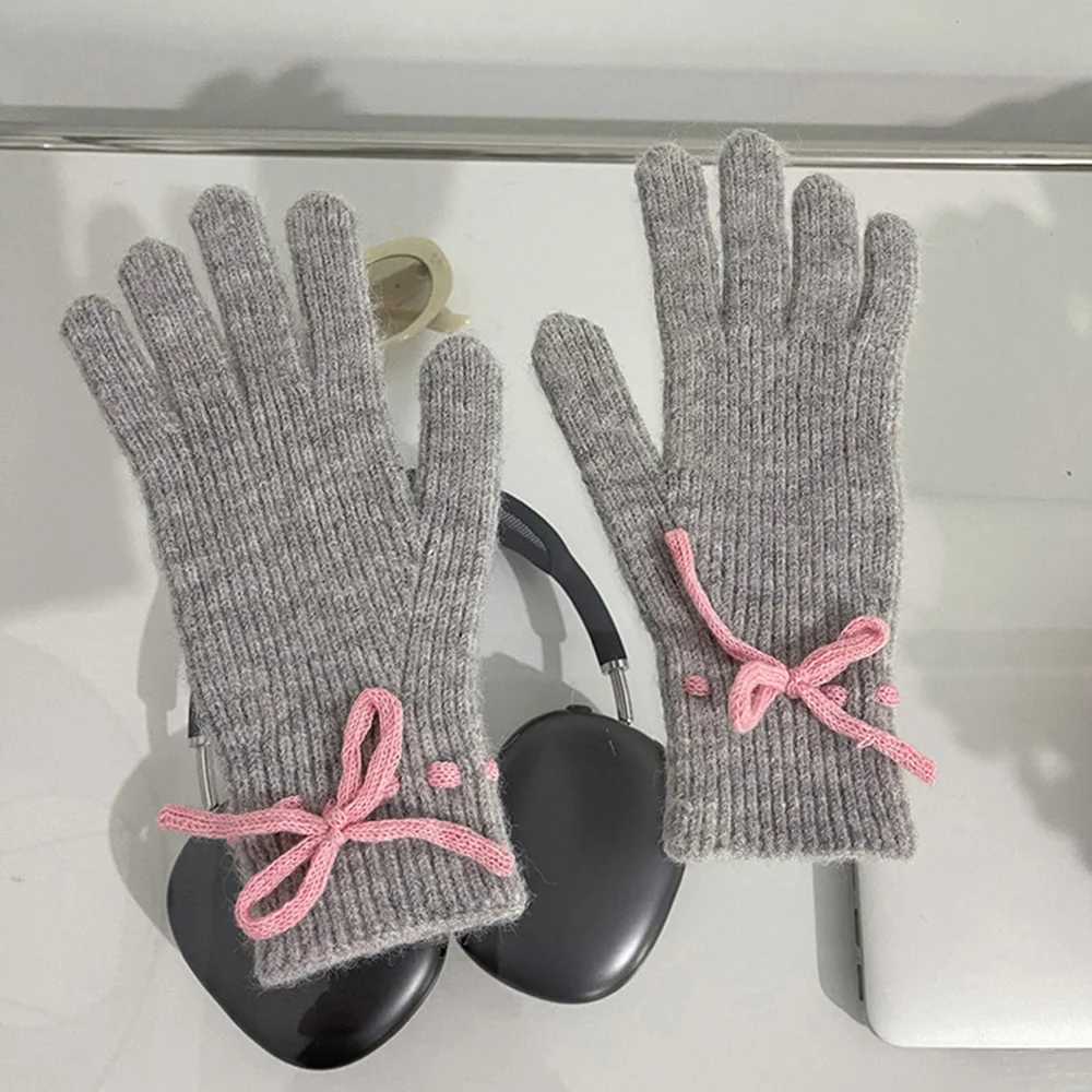 1 pair of outdoor womens autumn thick Gs bow knot Y2k warm expression Gs long gray retro Gs knitted Gs W241026
