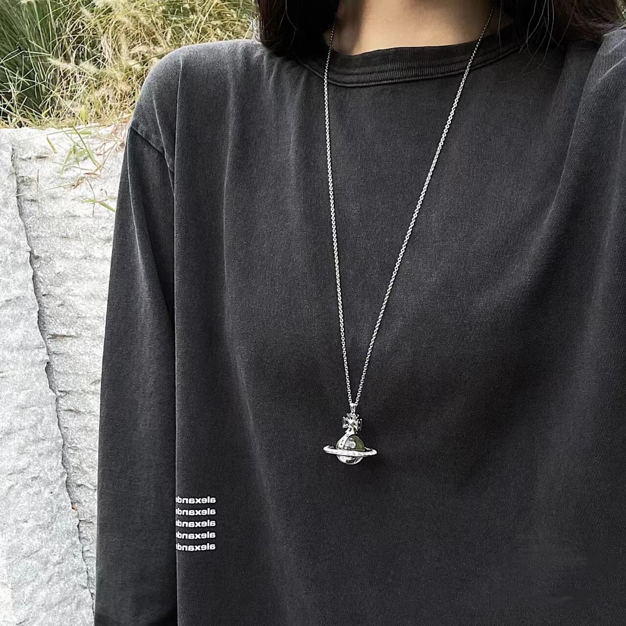 Designer Vivianes Westwood Vivienme New Western Empress Dowager 3d Glass Bead Necklace for Women with a High Level Design Sense and Mysterious Planet Long Sweater Ch