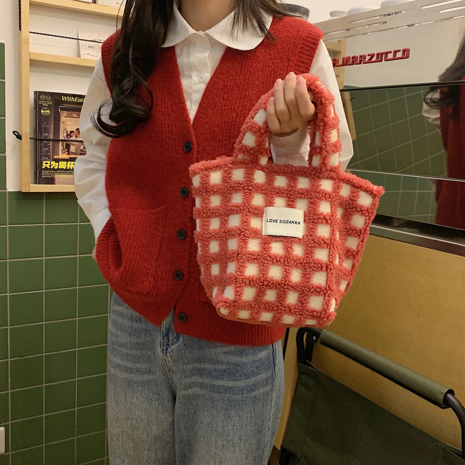 Comparative color womens flat bottomed wallet handbag fashionable womens soft plush shoulder bag retro womens small handbag shopping bag 241025