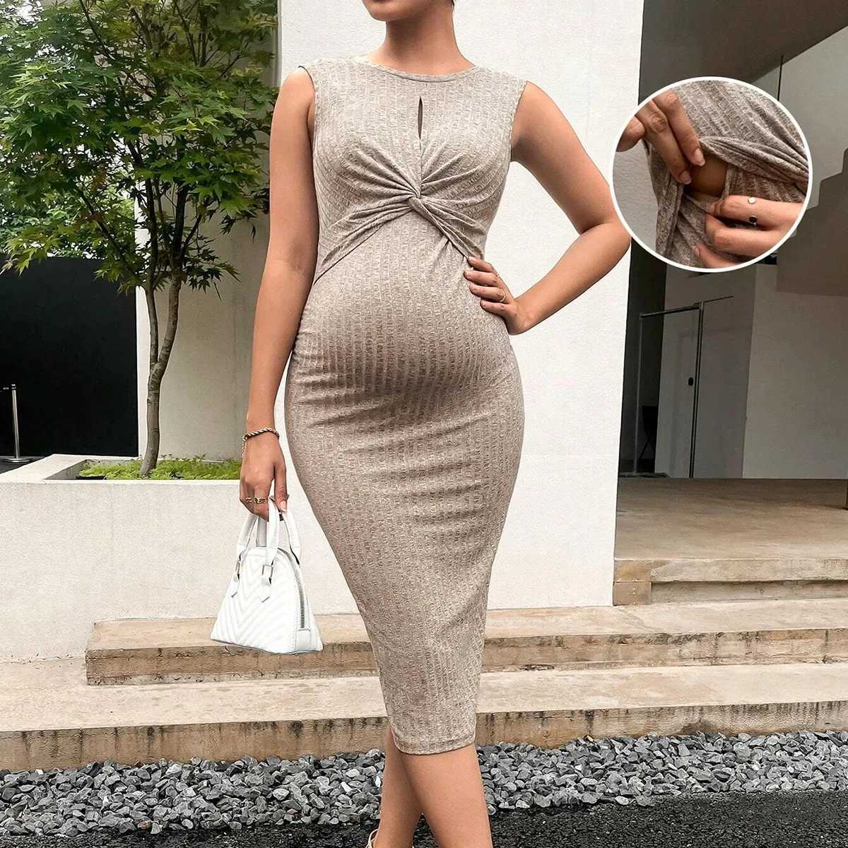 European and American women wear knitted dresses as the foundation for spring and summer W241026