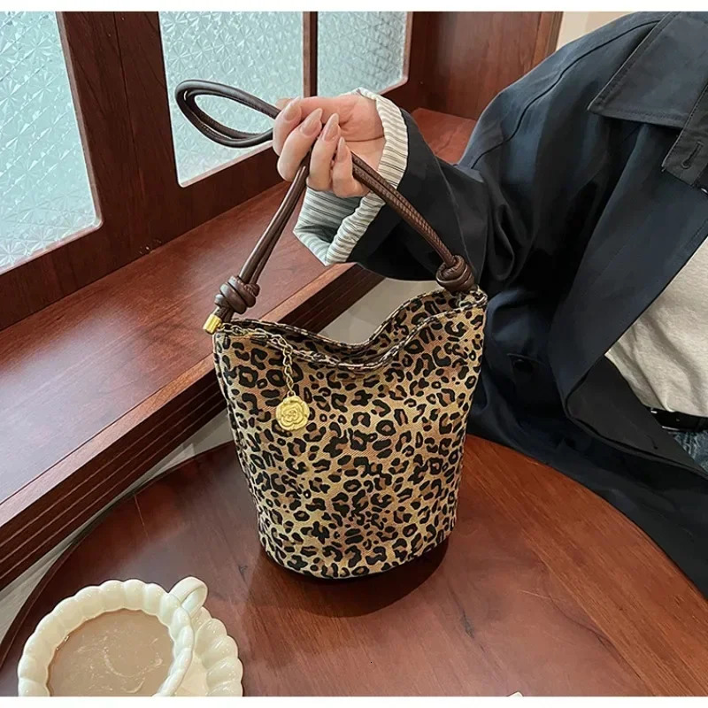 Leopard Print Womens Autumn Niche Fashion Shoulder Bag Super Cross Body Bag 241025