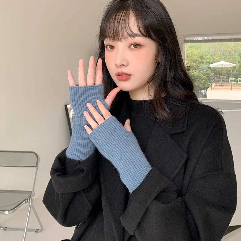 Half Finger GS Female Autumn/Winter Korean Edition Full Series Knitted Warm Vertical Striped Wool Half Scissor Student Writing Cycle W241026