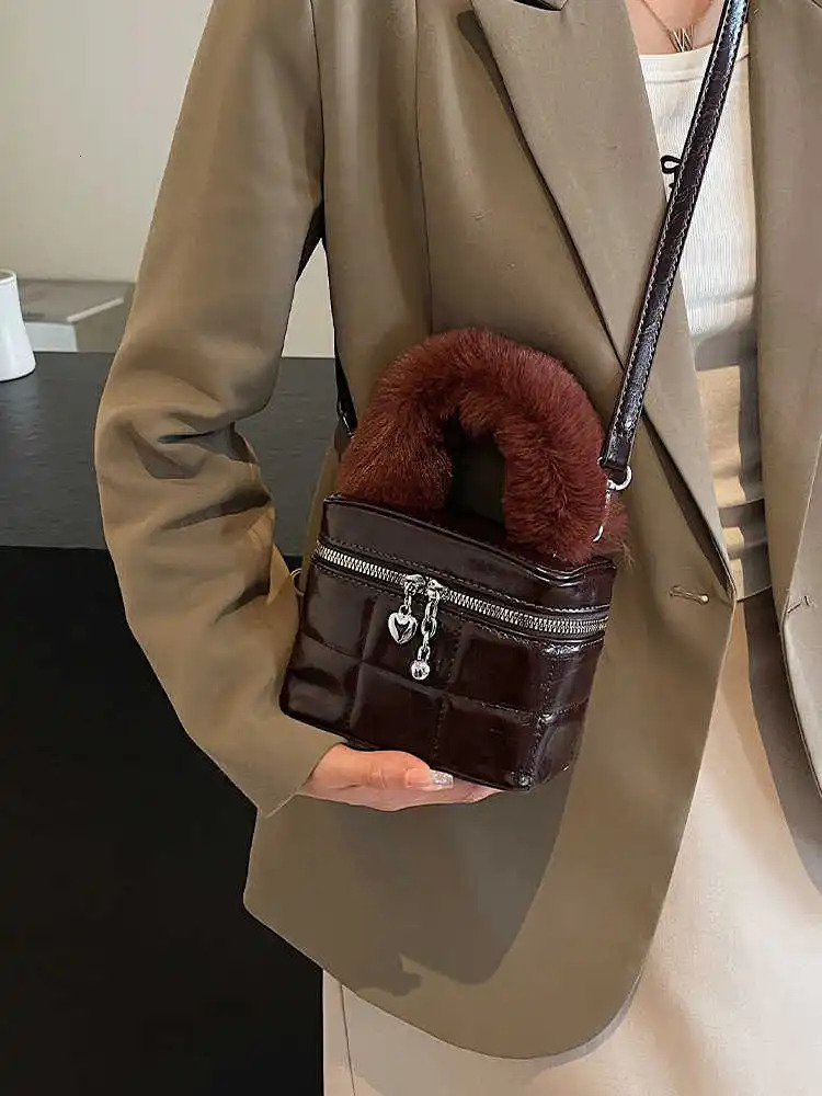 Retro Mini Womens Luggage Autumn Plush Handbag Retro Cross Body Bucket Bag Fashion Zipper Style Shoulder Bag 241025