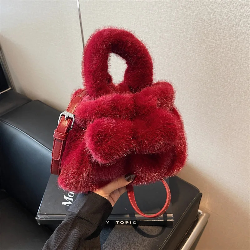 Cute plush handbag autumn/winter plush bucket bag shoulder messenger bag 241025