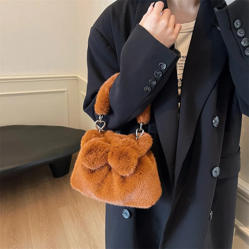 Cute plush handbag autumn/winter plush bucket bag shoulder messenger bag 241025