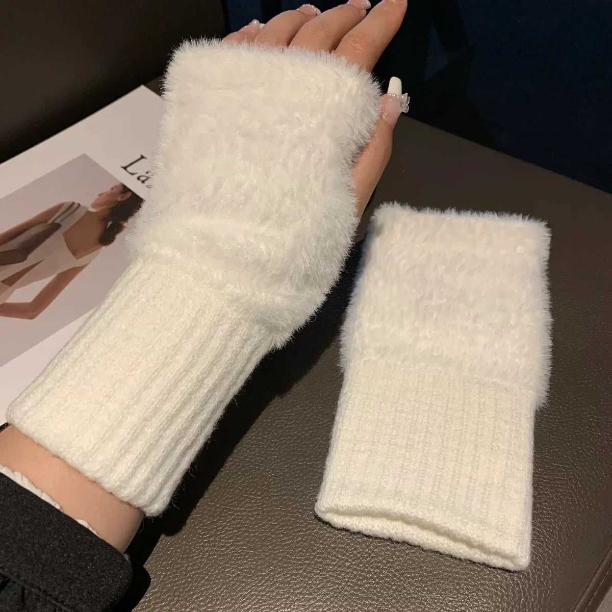 New solid color plush Gs autumn and winter womens warm luxury wool knitted touch screen open half finger Gs W241026