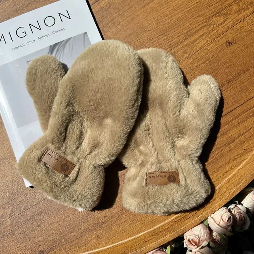 1 pair of cute and warm female winter Gs new thick fluffy white plush Gs velvet letter Gs size one W241026