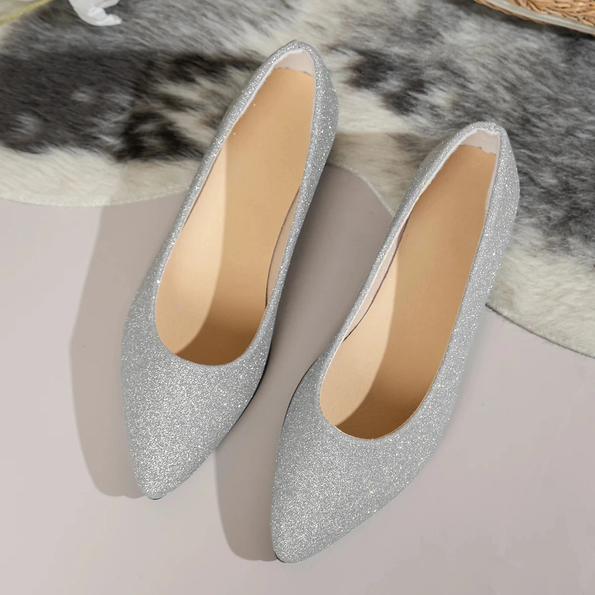 ly arrived 2024 womens Pointed Toe beautiful and fashionable summer shoes flat ballet dancers comfortable casual womens shoes 241024