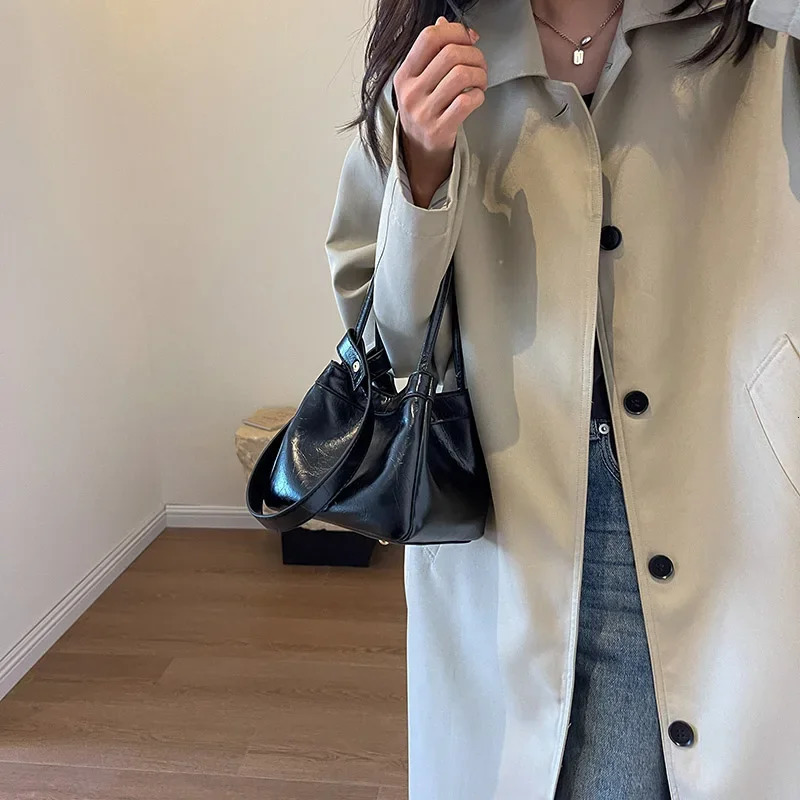 Advanced beauty style silver cross body bag womens fashion handbag short top handle leather party handbag 241025