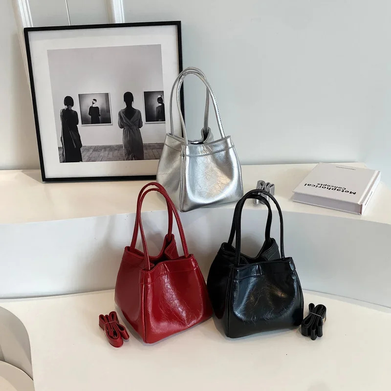 Advanced beauty style silver cross body bag womens fashion handbag short top handle leather party handbag 241025