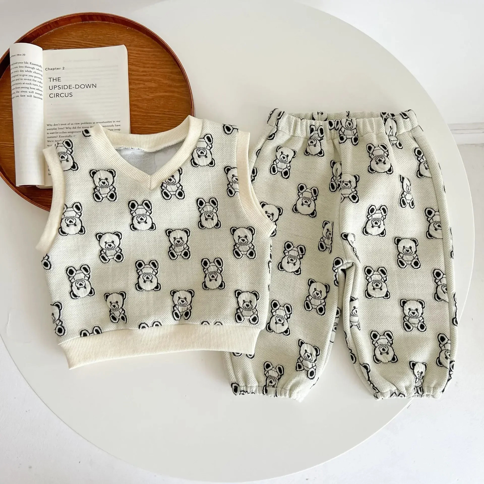 3375C Stock Clearance Baby Clothing Set Autumn Cartoon Bear Boys Two Piece Clothes Sleeveless Pullover Vest Pants 241025