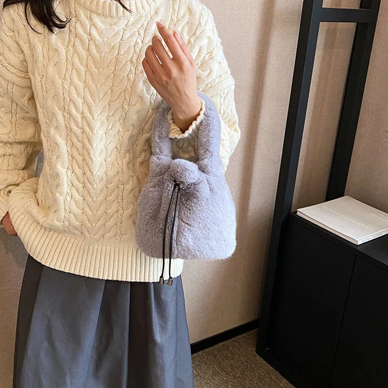 Fashion Polyester Mobile Phone Versatile Plush Bucket Bags Womens Plush Shoulder Bag Small Cross Body Bag Outdoor Shopping 241025