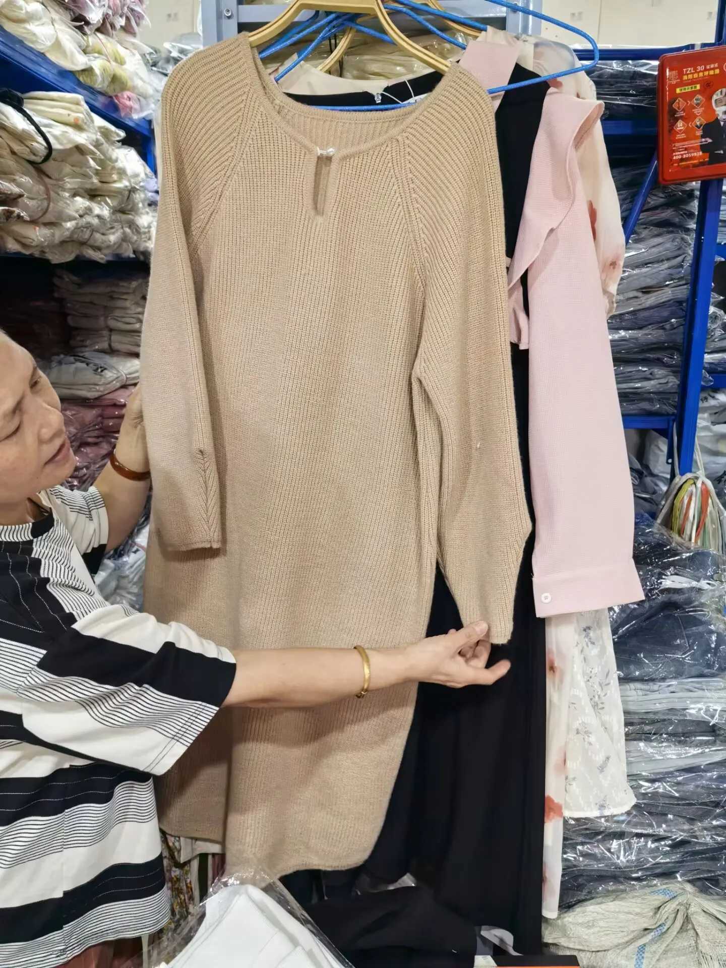 High quality long sleeved V-neck knitted dress for pregnant women in autumn and winter plus size maternity sweater W241026