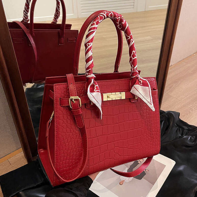 Wedding large capacity female niche available for daily use, envelope, mother, red wedding special women's bag, bride's shoulder bag