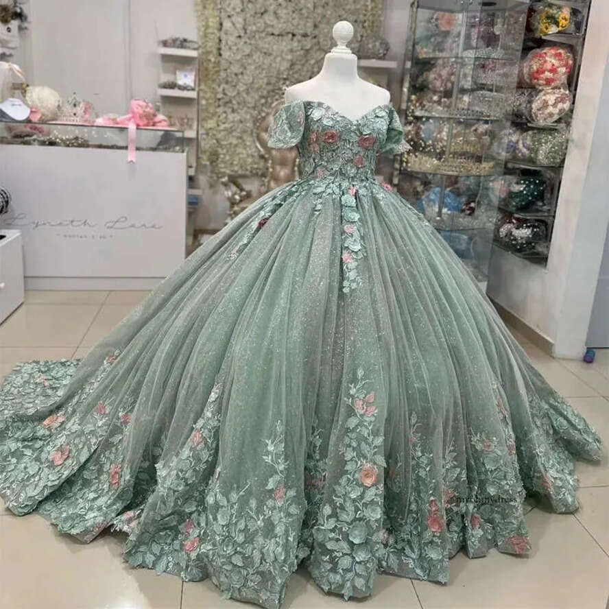 Green Shiny Off The Shoulder Quinceanera Dresses Ball Gown 3D Wers Appliques Lace Tull Sweet 15 Vestidos De XV Anos 0629