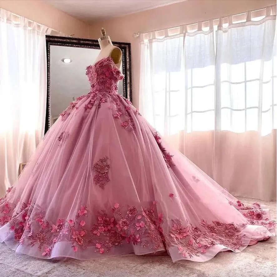 Pink Pretty Wers Lace Beaded Quinceanera Dresses Off The Shoulder Princess Ball Gown Prom Evening Puffy Long Train Sweet 15 16 Dress For Girls Formal 