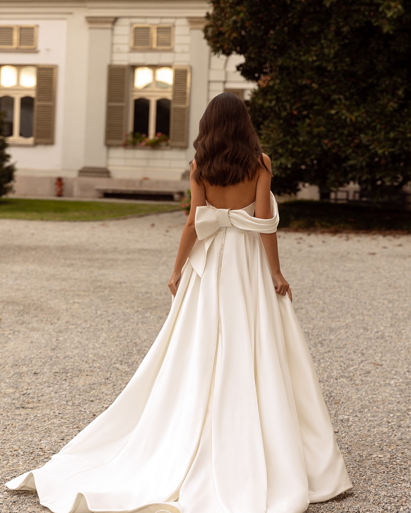 Romantic off shoulder dresses bridal gowns 2024 thigh split wedding dress A e backless ruched skirt robe de mariee