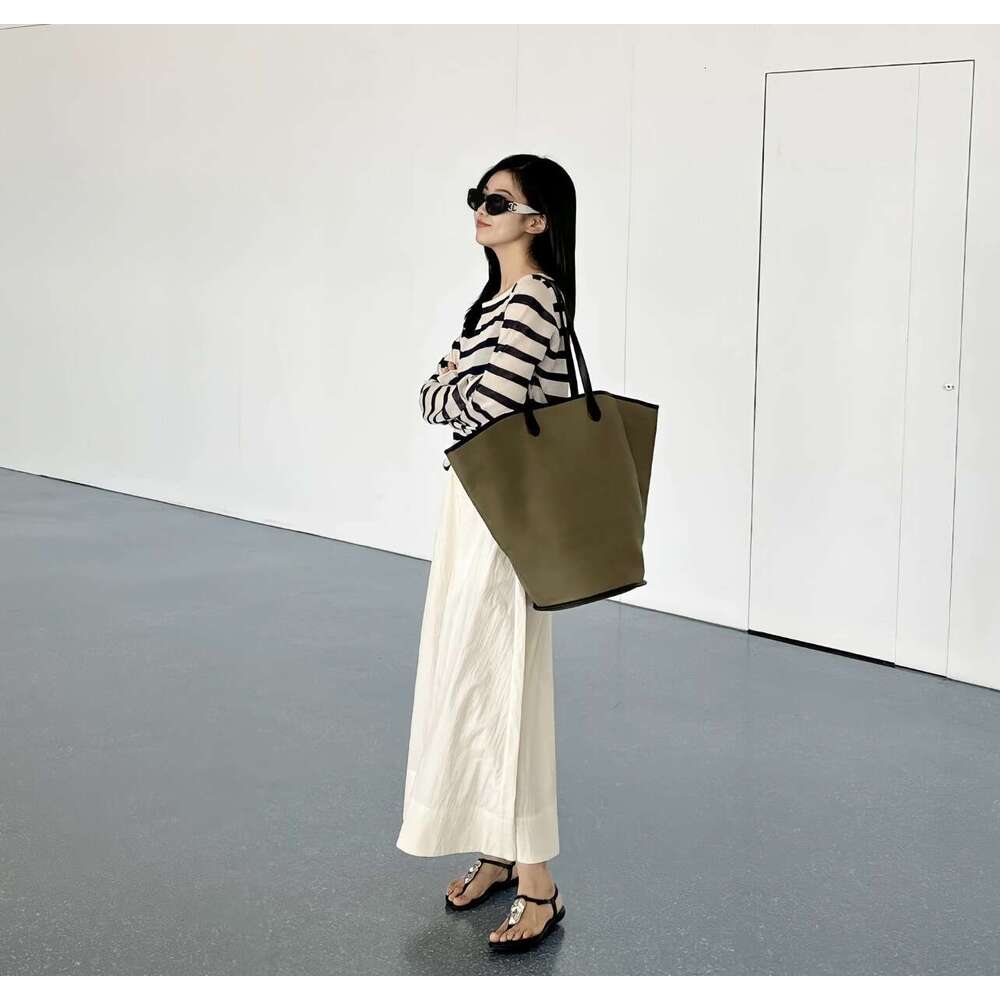 Artistic Style High-Quality Military Green Canvas Patchwork Cowhide Casual Women's Fan-Shaped Tote Single Shoulder Bag