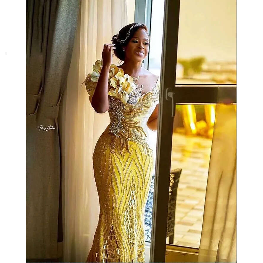 Size Plus Arabic Aso Ebi Gold Urious Sparkly Prom Dresses Beaded Crystals Stylish Evening Formal Party Second Reception Gowns Dress