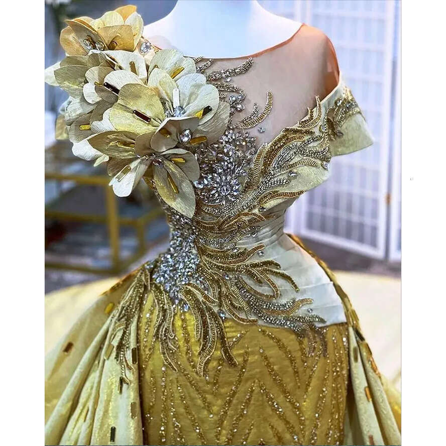 Size Plus Arabic Aso Ebi Gold Urious Sparkly Prom Dresses Beaded Crystals Stylish Evening Formal Party Second Reception Gowns Dress