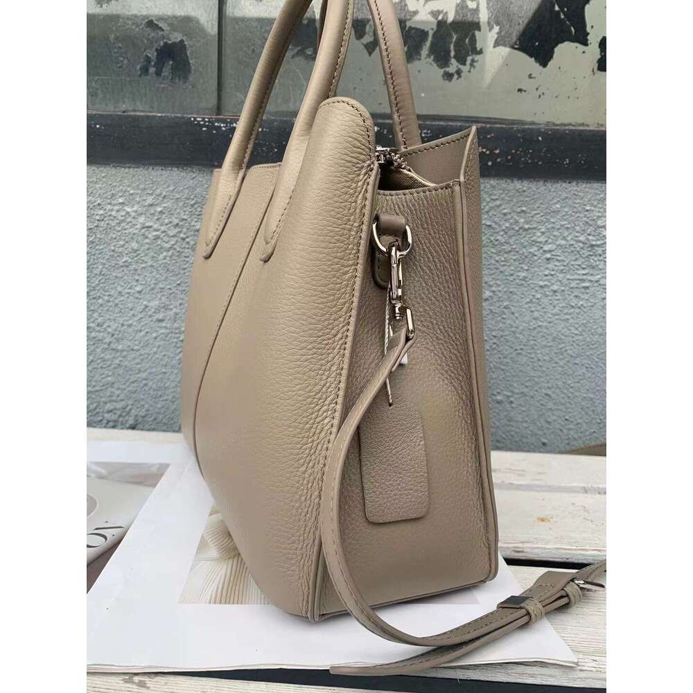 2024 New Stylish Large Capacity Cowskin Tote Coffee Kakhi Color First Layer Cow Leather Women Handbag All-Match Shoulder Bag