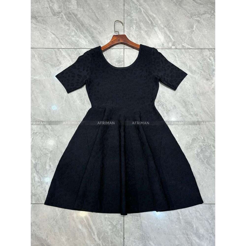 Women Round Neck Short Sleeve Medusa Jacquard Knit Mini Dress