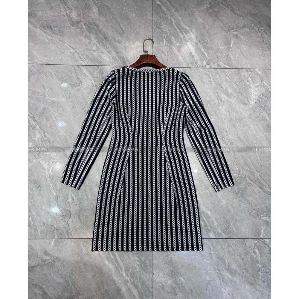 Women Slim Slimming Vertical Striped V-Neck Long Sleeved Knitted Dress