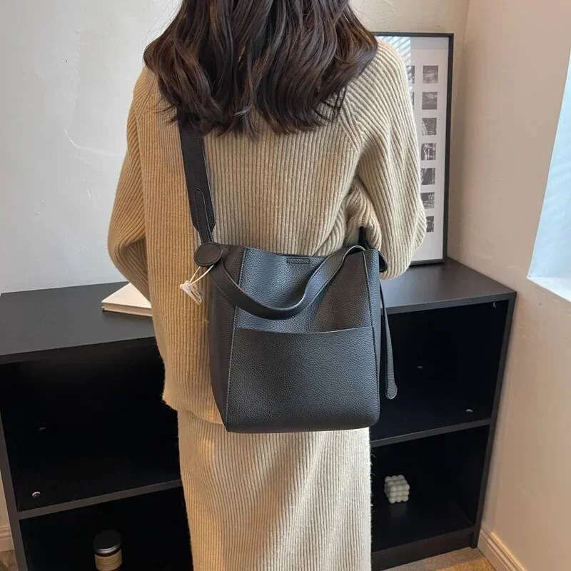 Bucket Shoulder Side Bags for Women 2025 Female Designers Trend Small Leather Crossbody Bag Handbags and Purses
