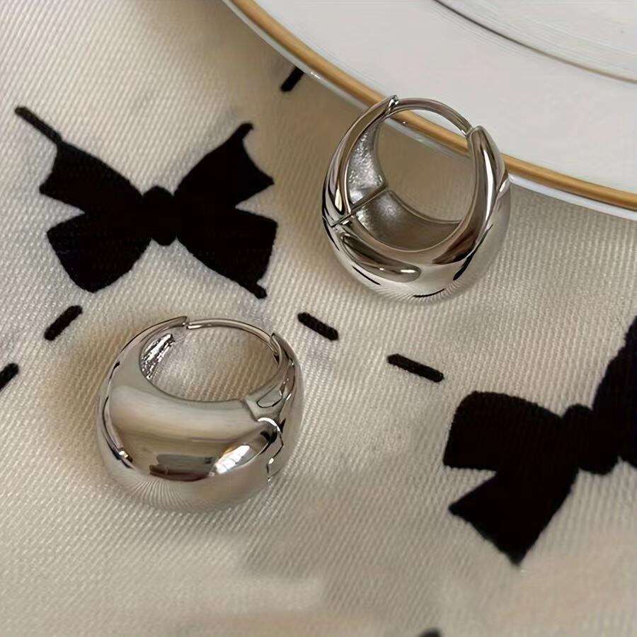 Simple Glossy Thick Hoop Earrings Copper Jewelry Elegant Retro Style Suitable for Women's Daily Leisure