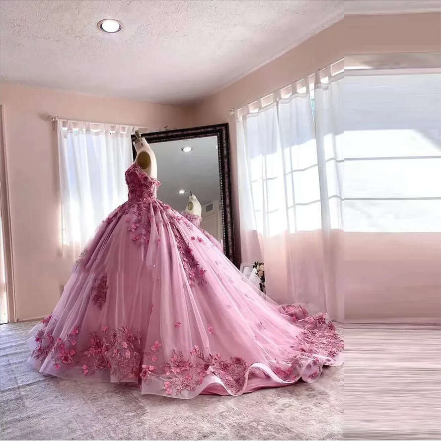 Pink Pretty Wers Lace Beaded Quinceanera Dresses Off The Shoulder Princess Ball Gown Prom Evening Puffy Long Train Sweet 15 16 Dress For Girls Formal 