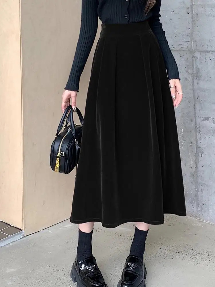 Autumn and Winter Warm Red Elegant Velvet A-line Womens Skiing High Waist Casual Black Party Folded Swing Skiing 241028