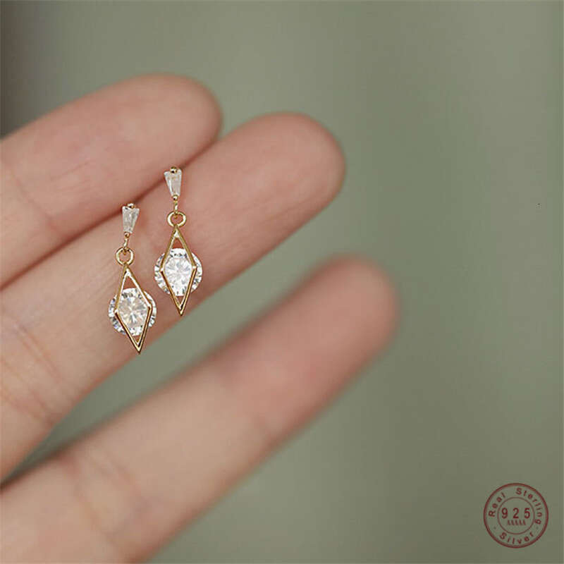 Sterg Sier Korean Dia Hollow Stud Earrings Women Crystal Tassels Light Sexy Party Jewelry Gift