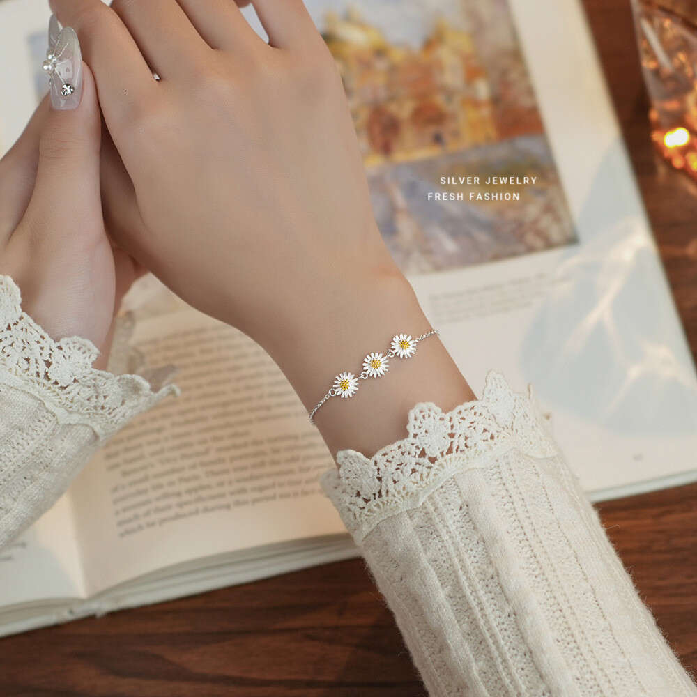 Sterg Sier Simple Daisy wer Ornament Bracelet for Women Temperament Jewelry Accessories