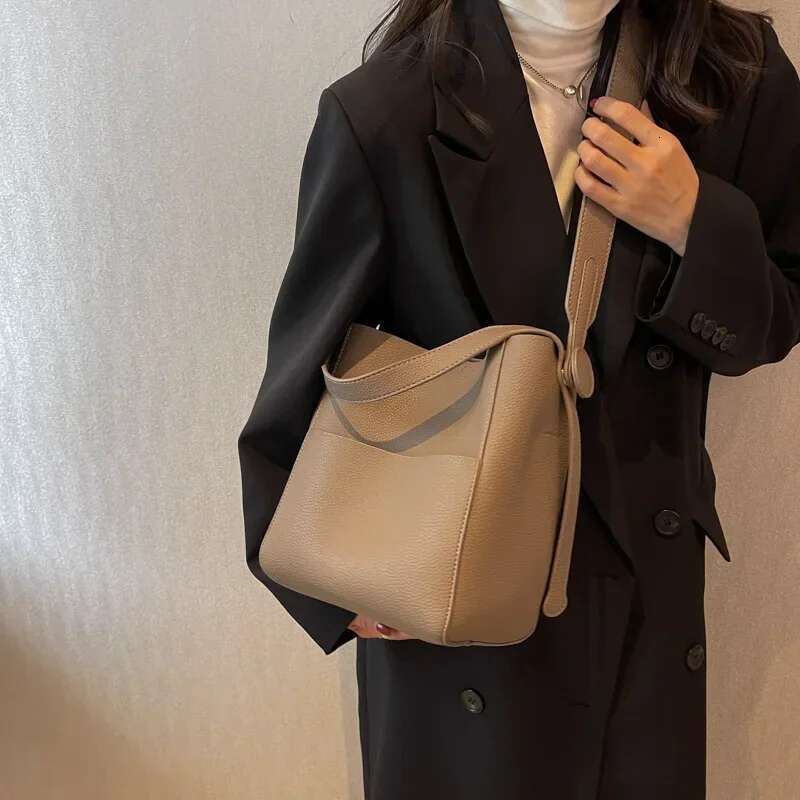Bucket Shoulder Side Bags for Women 2025 Female Designers Trend Small Leather Crossbody Bag Handbags and Purses
