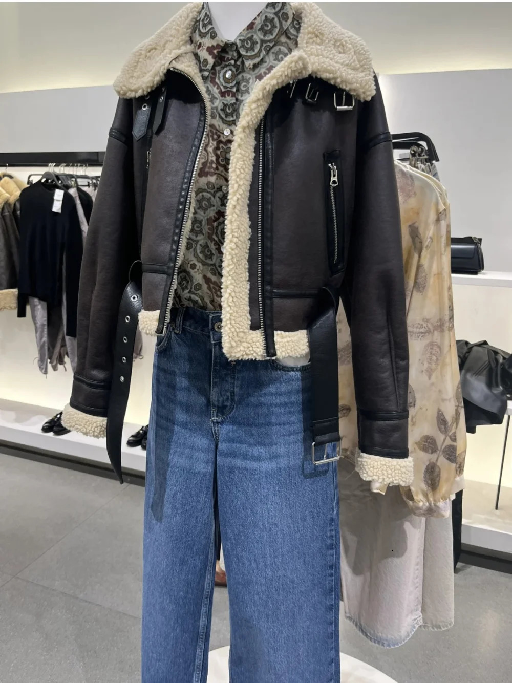 2024 traf Winter Womens street wear faux sheepskin fur bomber jacket with belt motorcycle thick warm sheepskin overcoat jacket 241024