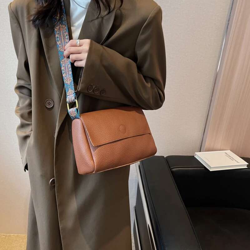 Leather Solid Tote Crossbody for Women 2025 Tend Simple Shoulder Side Bag Quality Female Handbags and Purses