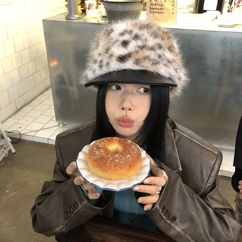 Fur Splicing Berets Women Korean Version Fashion British Leather Brim Painter sboy Hat Autumn Winter 241009