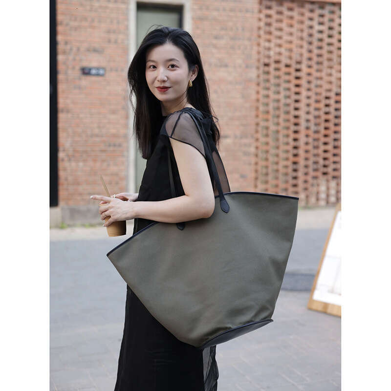 Artistic Style High-Quality Military Green Canvas Patchwork Cowhide Casual Women's Fan-Shaped Tote Single Shoulder Bag