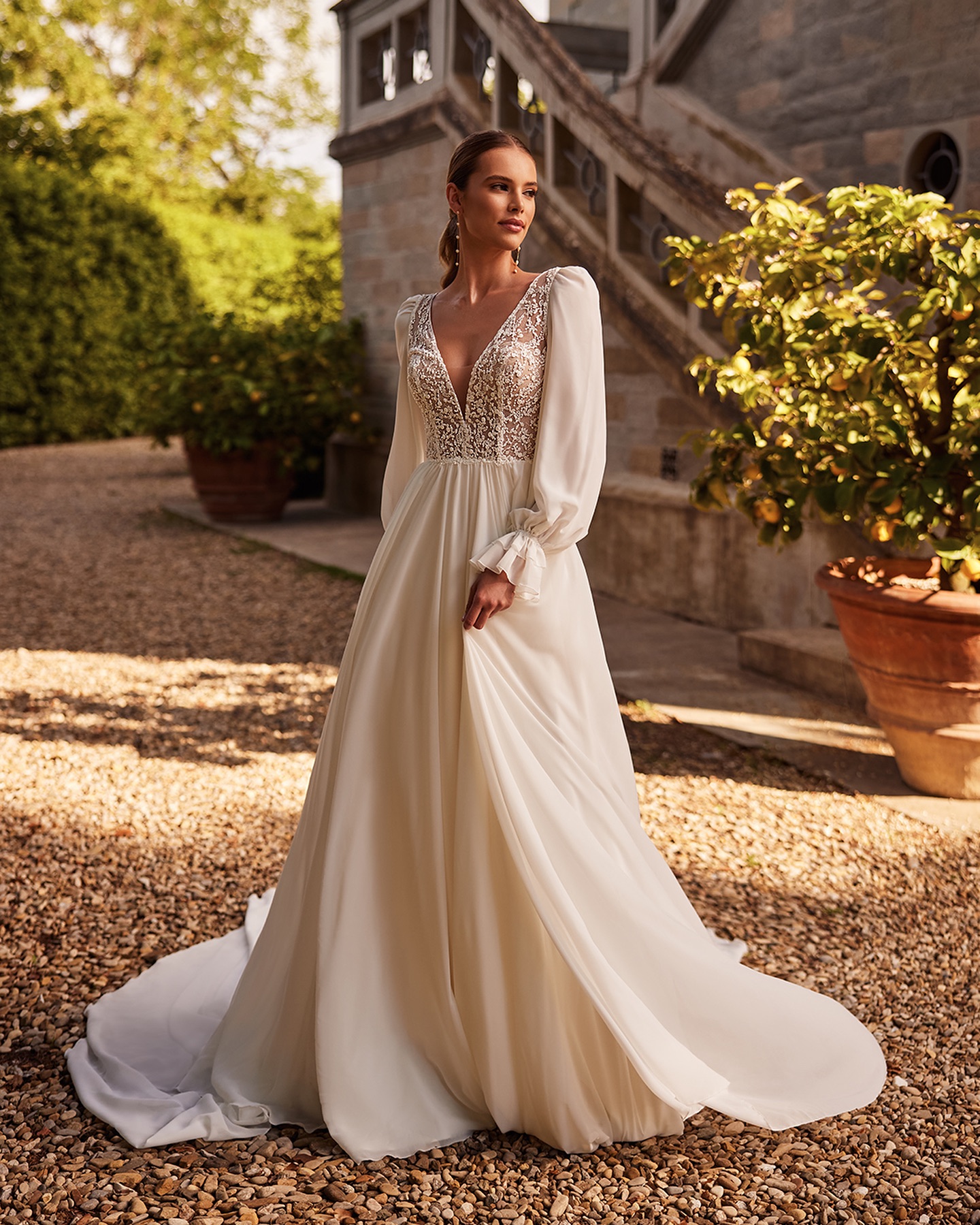 Classic chiffon dresses bridal gowns 2024 v neck long sleeves wedding dress A e lace bodice backless robe de mariee