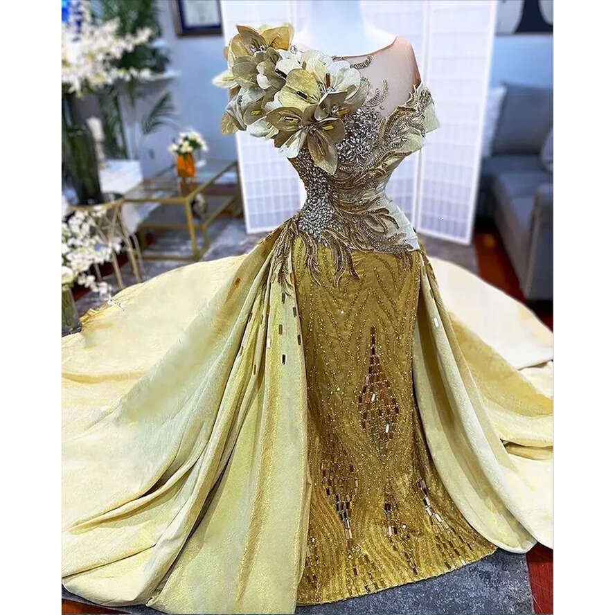 Size Plus Arabic Aso Ebi Gold Urious Sparkly Prom Dresses Beaded Crystals Stylish Evening Formal Party Second Reception Gowns Dress