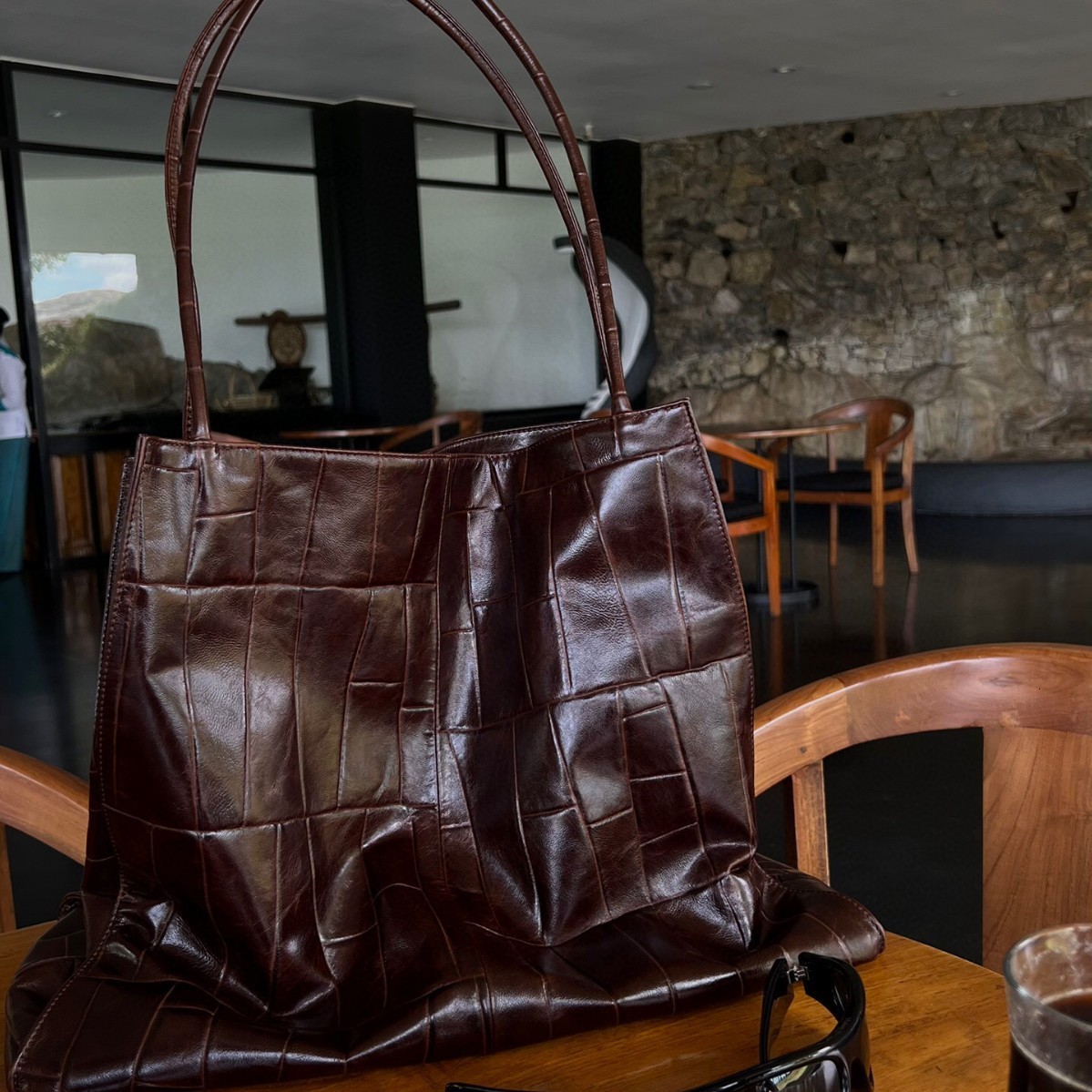 2024Large Capacity Genuine Leather Tote - Casual & Stylish Versatile Shoulder Bag For Women (Head Layer Cowhide, Black)