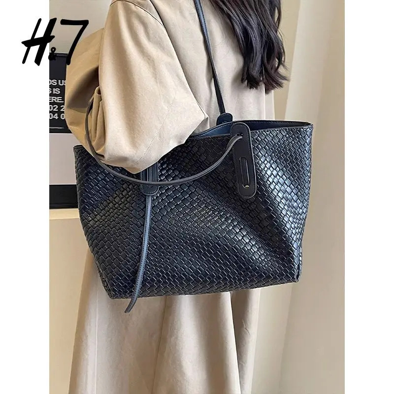 Free Shipping 2025S designer Retro Dia Woven Large Capacity Women Autumn And Winter New Fashion Handbag Travel Shoulder Bag Handbag