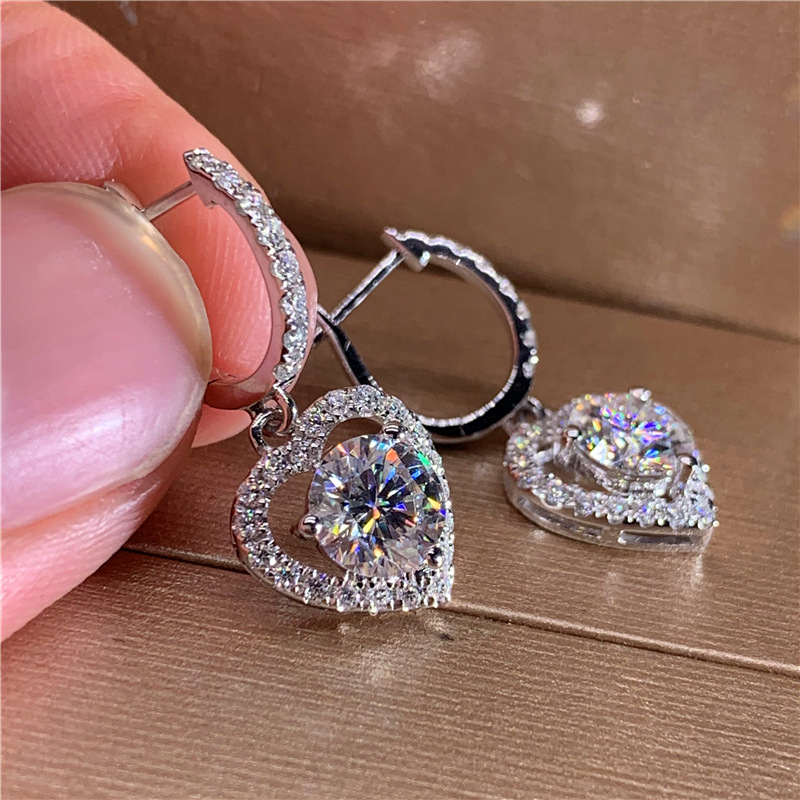 Classic Hollow Heart Shaped Zirconia Earrings Womens Exquisite White Gold Crystal Earrings Designer White Princess Diamond Stud Earrings Wedding Luxur