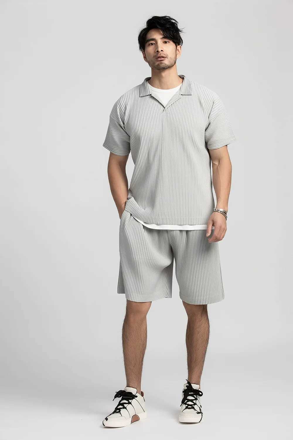 Miyake Lapel Top Polo T Shirt For Men Pleated Short Sleeve Polo Shirt Summer Clothes For Men Loose Fashion StreetwearXJ241211