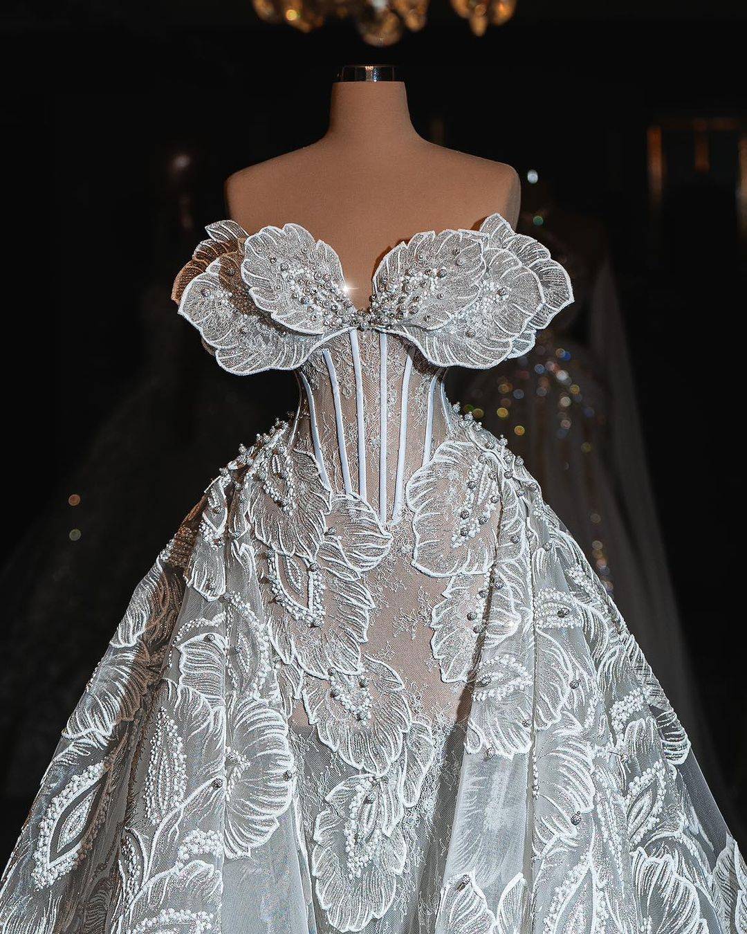Exquisite Mermaid Wedding Dress Beaded Pearls Sequins Appliques Strapless Bride Gowns Detachable Sweep Train Bridal Dresses Custom Made